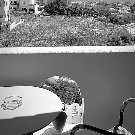 Emmanouela & מלון